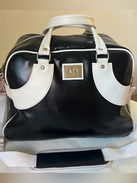 lululemon athletica Handbags - Lululemon Vintage Gym Weekend Bag Bowler Style Black White Floral Lining *Rare